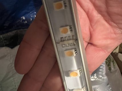 Nahaufnahme einer LED-Leiste mit sichtbaren SMD-LEDs