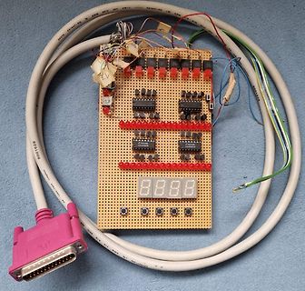 Aufbau auf Lochrasterplatine mit LEDs und ICs