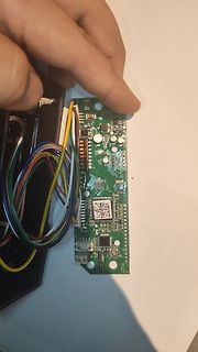 Leiterplatte mit Kabelverbindung und Mikrocontroller