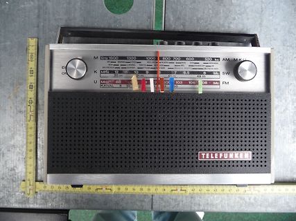 Telefunken Radio mit Skala und Lineal