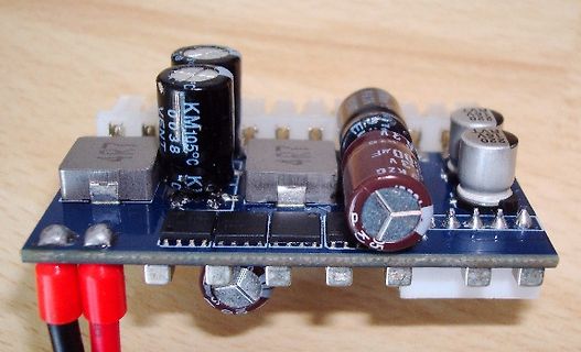 Bestückte Leiterplatte mit Elektrolytkondensatoren
