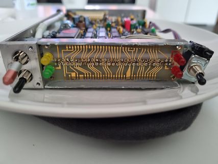 Elektronikmodul mit Leiterbahnen und Anschlüssen