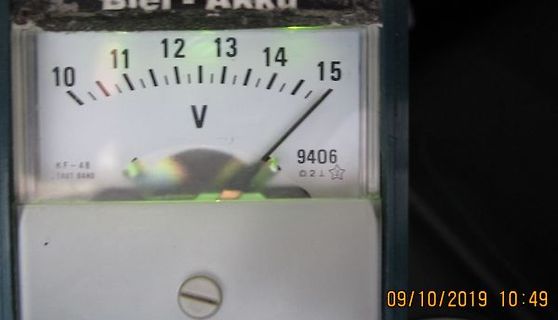 Analoges Voltmeter