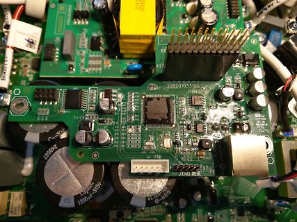 Nahaufnahme einer Leiterplatte mit integriertem Chip
