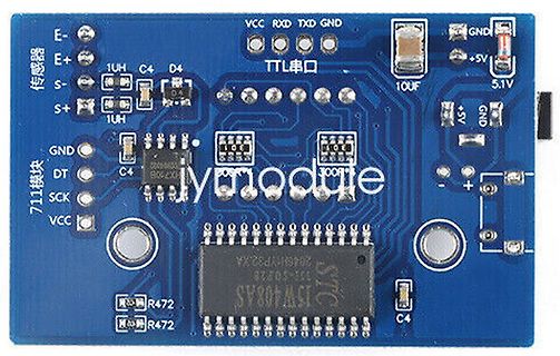Blaue Leiterplatte mit Mikrocontroller und Sensorkomponenten