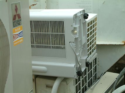 Außeneinheit einer Mitsubishi Electric Klimaanlage