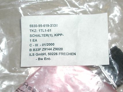 Etikett eines elektronischen Bauteils in einer Plastiktüte