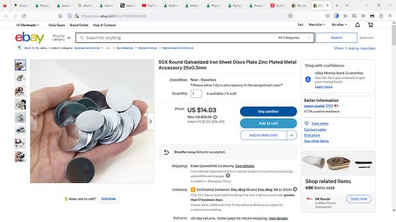 Verzinkte Eisen-Rundscheiben in einer Hand