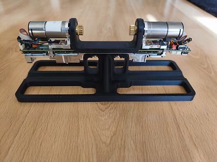 Aufbau mit zwei Sensoren auf 3D-gedrucktem Halter