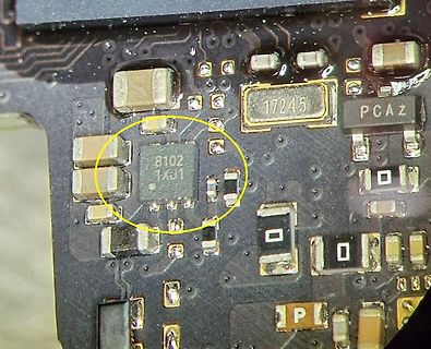 Makroaufnahme einer Leiterplatte mit SMD-Bauteilen