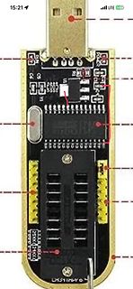 Foto einer Leiterplatte mit USB-Anschluss und Bauteilen