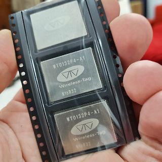 Drei Wireless-Tag Mikrocontroller in einer Verpackung