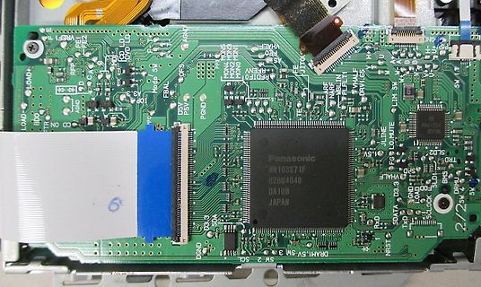Detailaufnahme einer bestückten Leiterplatte mit Panasonic-Chip