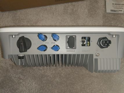 Rückansicht eines Wechselrichters X1-BOOST G4