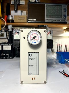 Messgerät mit Manometer und LCD-Display