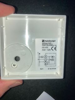 Innenansicht eines Gehäuses mit Anschlussbelegung