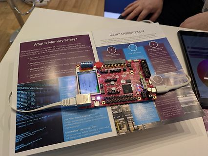 ICENI CHERIT RISC-V Entwicklungsboard auf Infoplakat