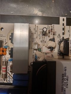 Nahaufnahme einer Leiterplatte mit elektronischen Bauteilen