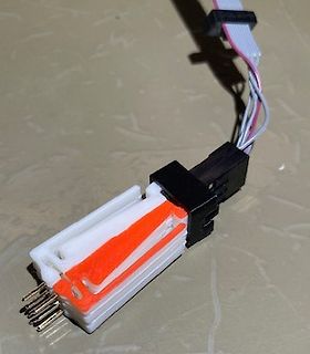 Elektrischer Stecker mit Kabeln
