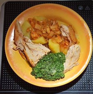 Essen in einer gelben Schüssel