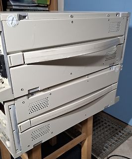 Alte Computergehäuse oder Server-Komponenten