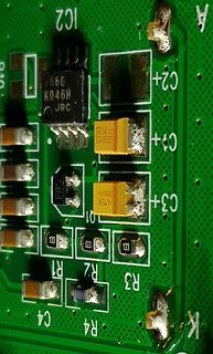 Nahaufnahme einer Leiterplatte mit elektronischen Bauteilen