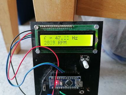 Prototyp mit LCD-Display und Mikrocontroller