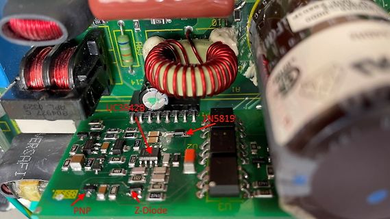 Nahaufnahme einer Leiterplatte mit elektronischen Bauteilen