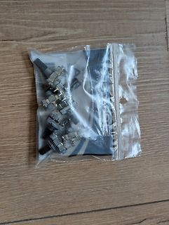 Mehrere Schalter in einem Plastikbeutel