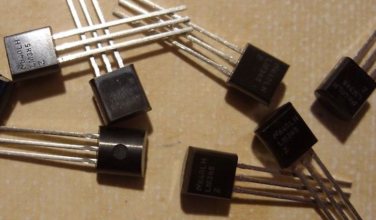 Mehrere LM385 Spannungsreferenz-Bauteile