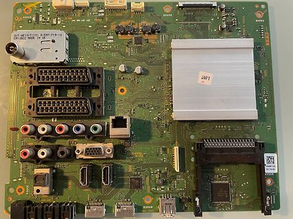 Foto einer elektronischen Hauptplatine mit Anschlüssen