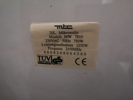 Typenschild einer Mikrowelle