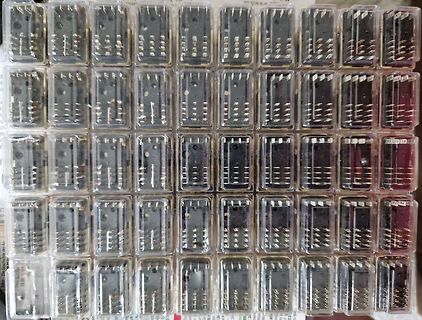 Sortiment an DIP-IC-Fassungen in Kunststoffboxen