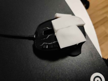 Computermaus mit weißem Schaumstoff beklebt