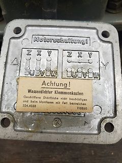 Beschriftung einer Motorschaltung auf einem Klemmenkasten