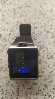 Smartwatch auf Tischoberfläche
