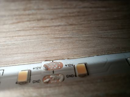 Nahaufnahme einer defekten LED-Leiste