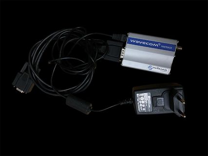 Wavecom Fastrack Modul mit Netzteil und Kabel