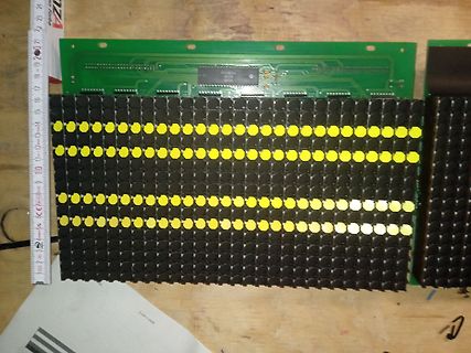 Leiterplatte mit LED-Matrix und Lineal