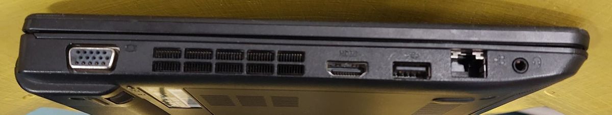 Anschlüsse eines Laptops