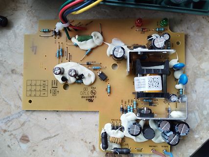 Bestückte Leiterplatte mit elektronischen Bauteilen