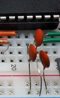 Aufbau auf einem Breadboard mit Bauteilen