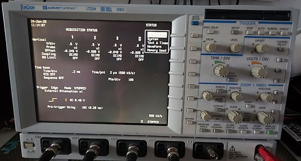 Abfotografiertes LeCroy WaveRunner Oszilloskop Display