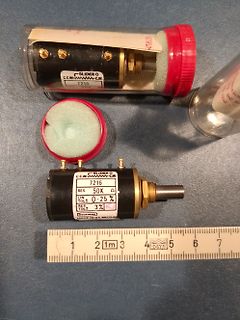 Potentiometer in Kunststoffbehälter mit Lineal