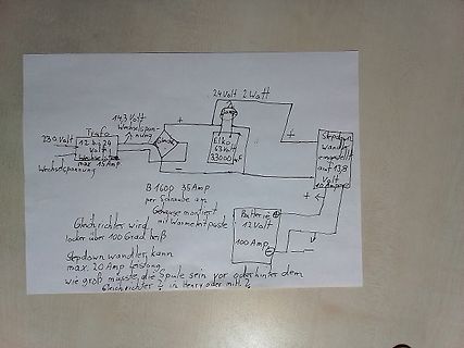 Handgezeichneter Schaltplan eines Netzteils mit Notizen