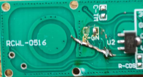 Nahaufnahme einer Leiterplatte mit RCWL-0516 Modul
