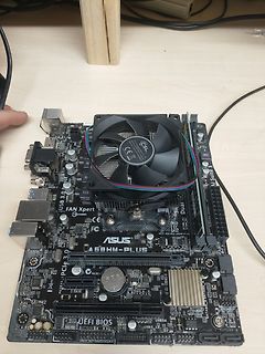 ASUS A68HM-PLUS Mainboard mit CPU-Kühler