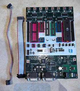 Leiterplatte mit Mikrocontroller und Anschlüssen