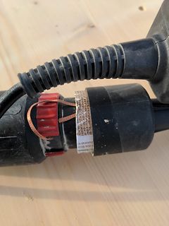 Stromkabel mit Kupferdraht umwickelt