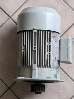 Elektromotor mit Typenschild